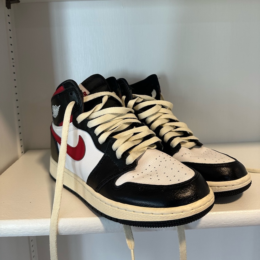Air Jordan High top sneaker size 6Y